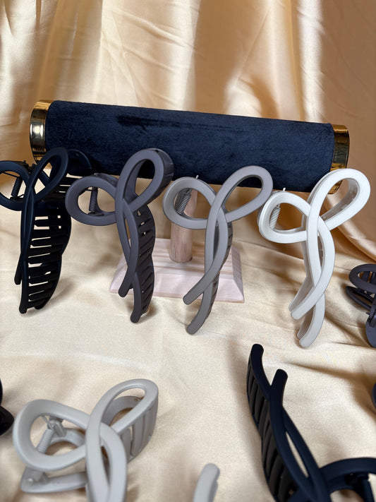Bow claw clip